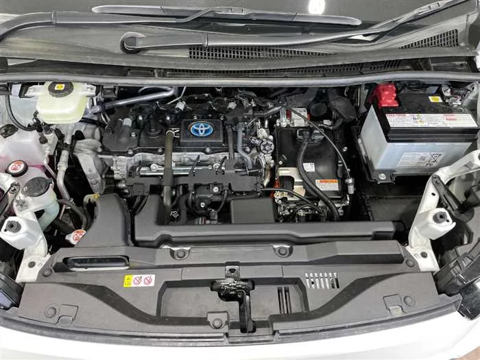 Toyota Voxy 2025 — миниатюра 2
