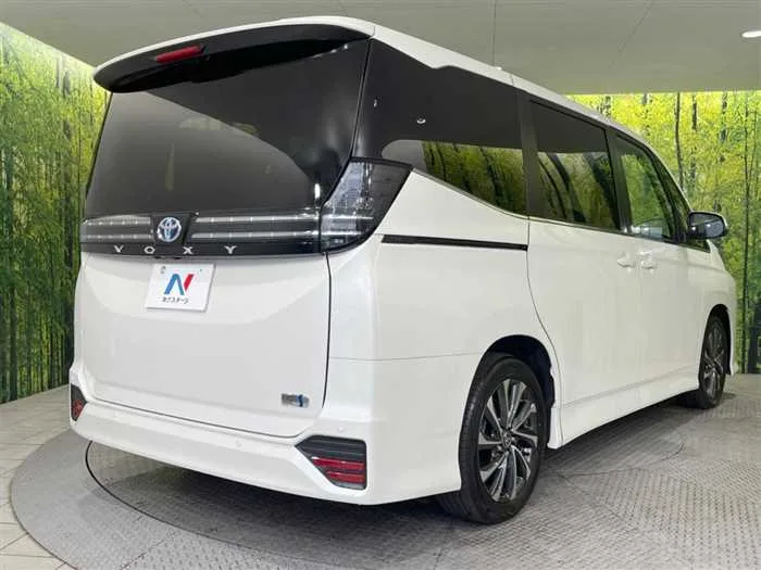 Toyota Voxy 2025 — миниатюра 3