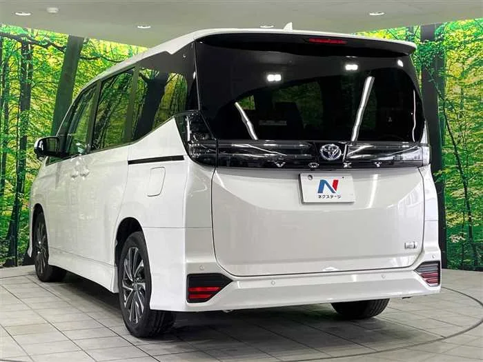 Toyota Voxy 2022 — миниатюра 3