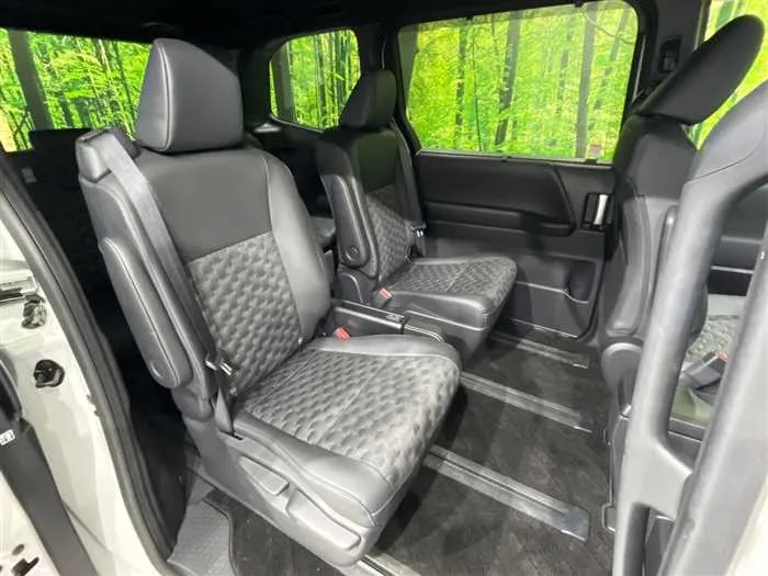 Toyota Voxy 2025 — миниатюра 3