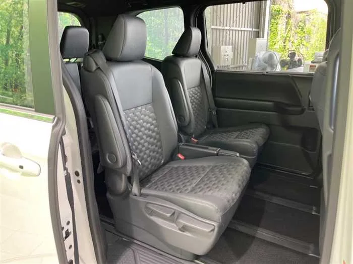 Toyota Voxy 2025 — миниатюра 5