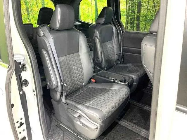 Toyota Voxy 2025 — миниатюра 3