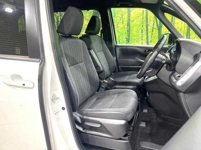 Toyota Voxy 2022 — миниатюра 3