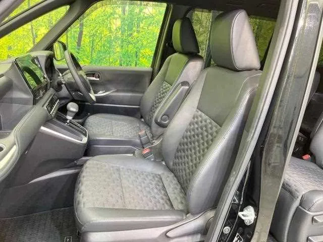Toyota Voxy 2022 — миниатюра 3