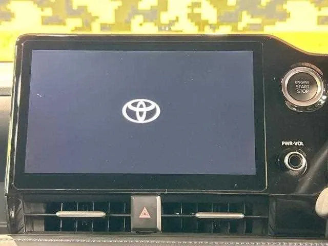 Toyota Voxy 2022 — миниатюра 2