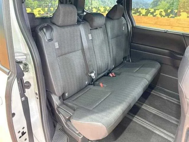 Toyota Voxy 2024 — миниатюра 3