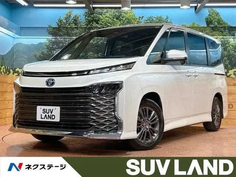 Toyota Voxy 2024 купить в Москве