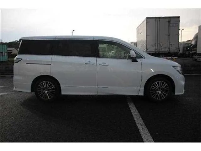 Nissan Elgrand 2024 — миниатюра 3