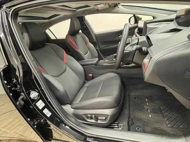 Toyota Prius Z 2023 — миниатюра 2