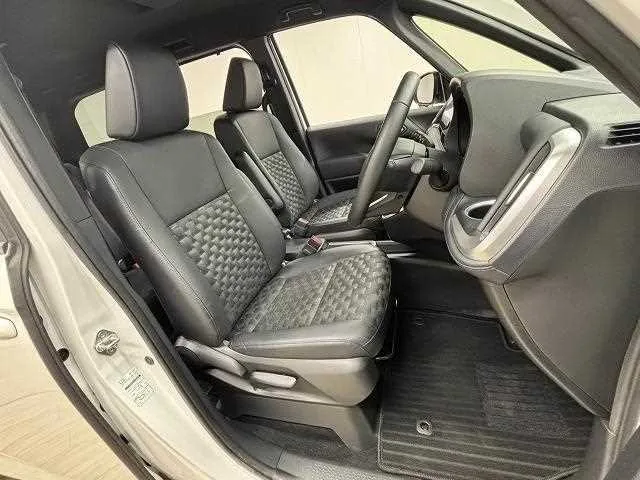 Toyota Voxy 2023 — миниатюра 2