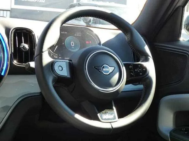 BMW MINI 2022 — миниатюра 2