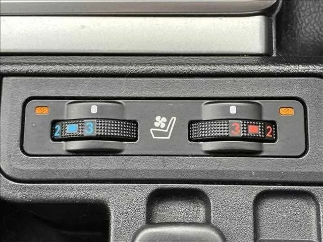 Toyota Land Cruiser Prado 2023 — миниатюра 5