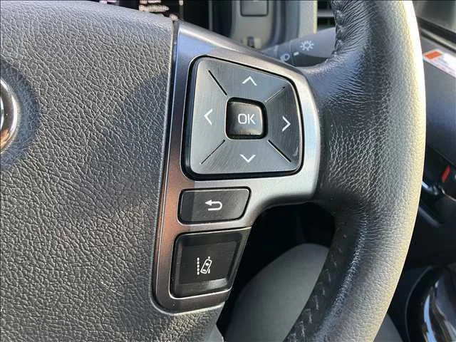 Toyota Hiace Van 2023 — миниатюра 3