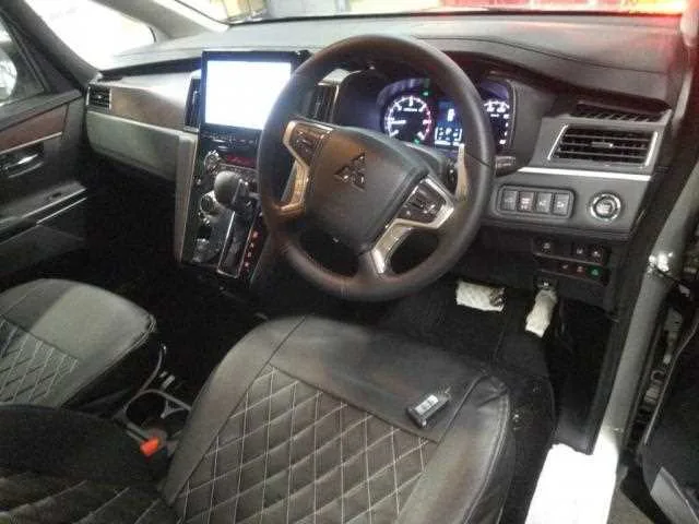 Mitsubishi Delica D:5 2024 — миниатюра 3