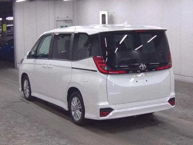Toyota Noah 2024 — миниатюра 2