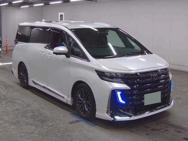 Toyota Vellfire 2023 — фото 1, купить с доставкой в Москву