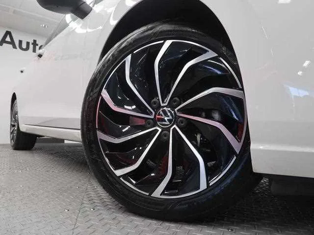 Volkswagen Golf Variant 2024 — миниатюра 3