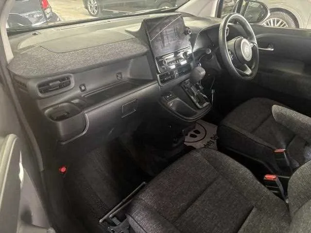 Toyota Sienta 2022 — миниатюра 2