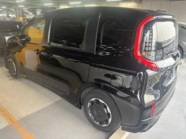 Toyota Sienta 2022 — миниатюра 3