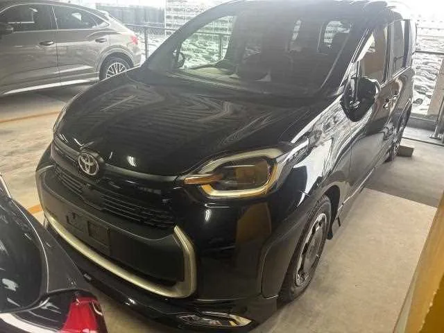 Toyota Sienta 2022 — фото 1, купить с доставкой в Москву