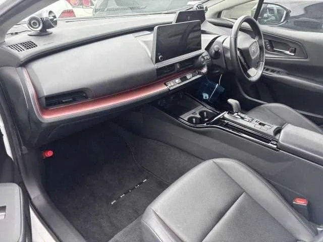Toyota Prius 2023 — миниатюра 2
