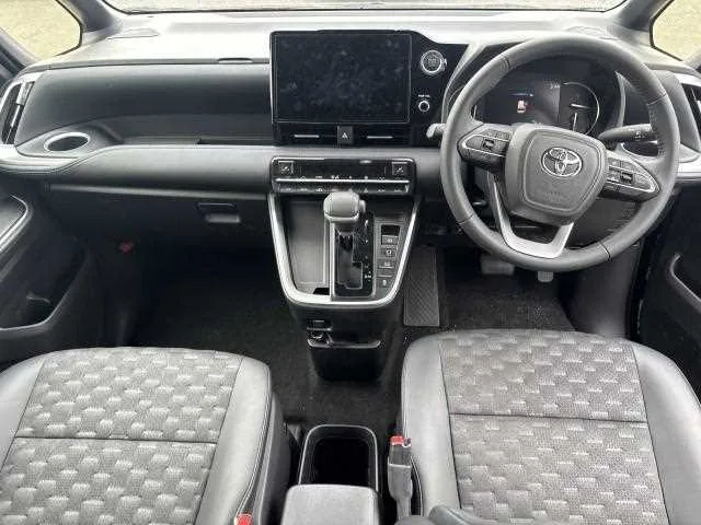Toyota Voxy 2023 — миниатюра 3
