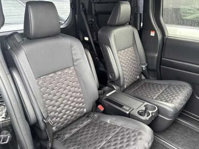 Toyota Voxy 2023 — миниатюра 4