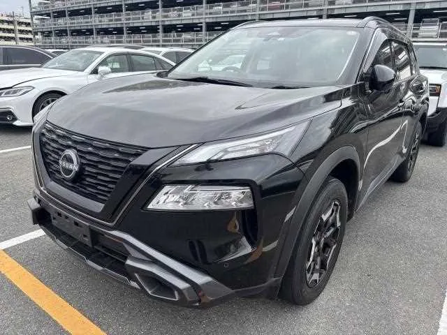 Nissan X-Trail 2023 — фото 1, купить с доставкой в Москву