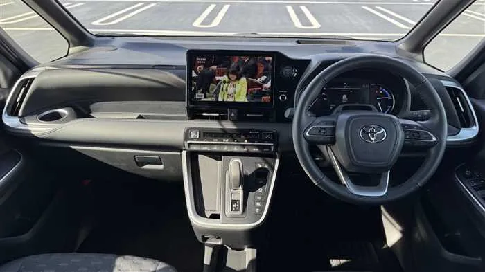 Toyota Voxy S-Z 2024 — миниатюра 2