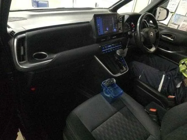 Toyota Noah 2022 — миниатюра 3