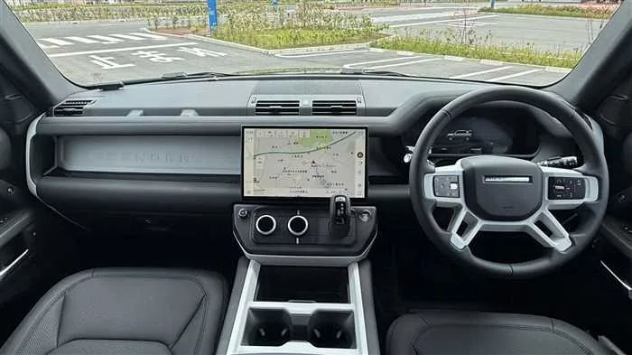 Land Rover Defender 110 X SE P300 2026 — миниатюра 2