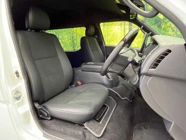 Toyota Hiace Van 2023 — миниатюра 3
