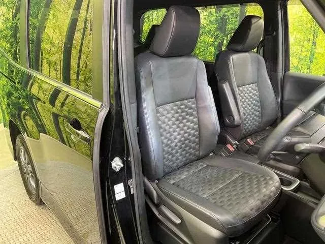 Toyota Voxy 2022 — миниатюра 3
