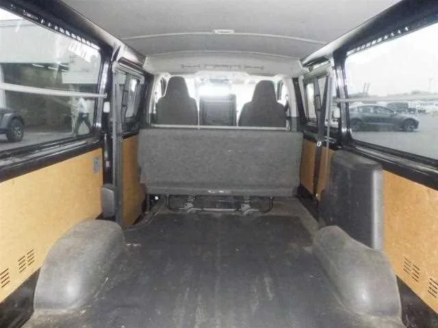 Toyota Hiace Van 2023 — миниатюра 4