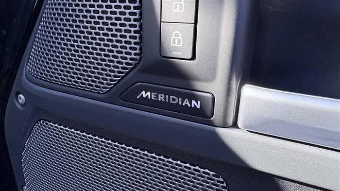 Land Rover Defender 110 X HSE D300 2024 — миниатюра 5
