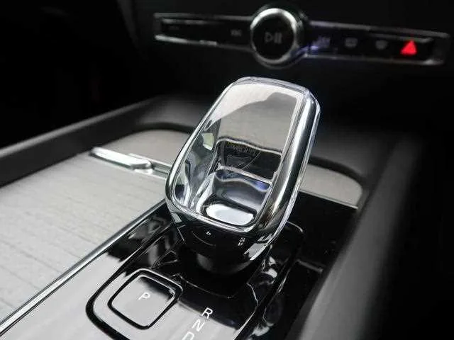 Volvo V60 2023 — миниатюра 3