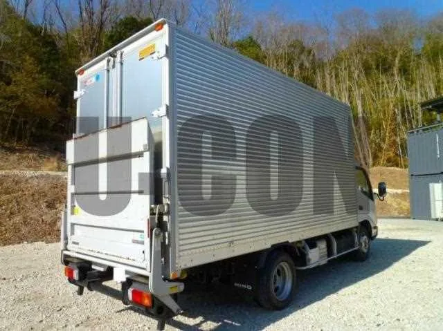Hino Dutro 2023 — миниатюра 4