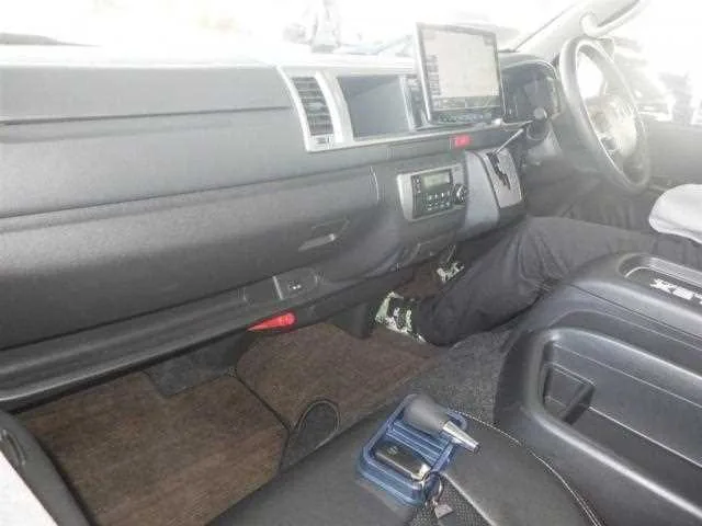 Toyota Hiace Wagon 2023 — миниатюра 3