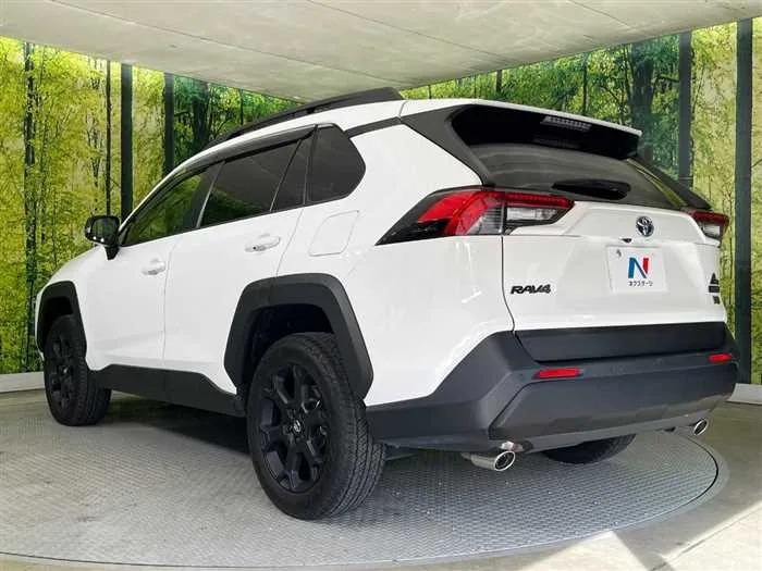 Toyota RAV4 2023 — миниатюра 3