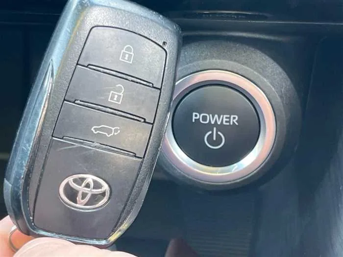 Toyota Harrier Hybrid 2023 — миниатюра 2