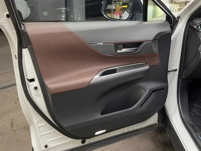 Toyota Harrier Hybrid 2023 — миниатюра 2