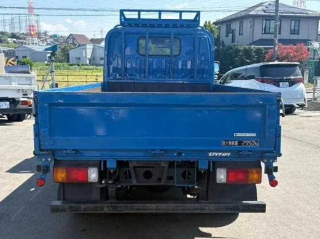 Hino Dutro 2023 — миниатюра 5