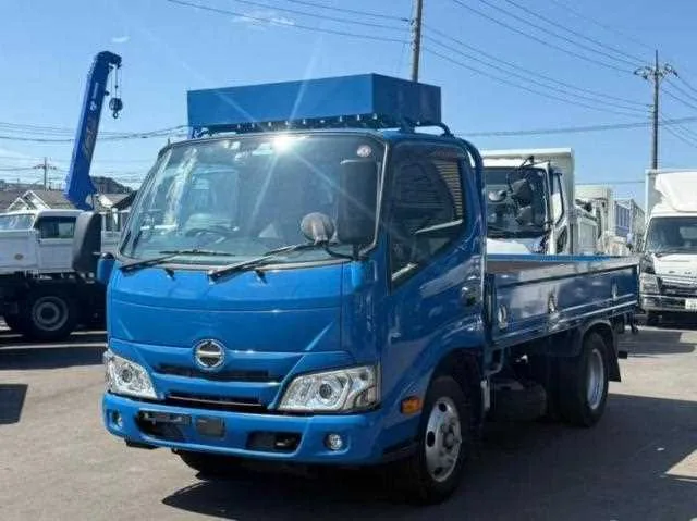 Hino Dutro 2023 — фото 1, купить с доставкой в Москву