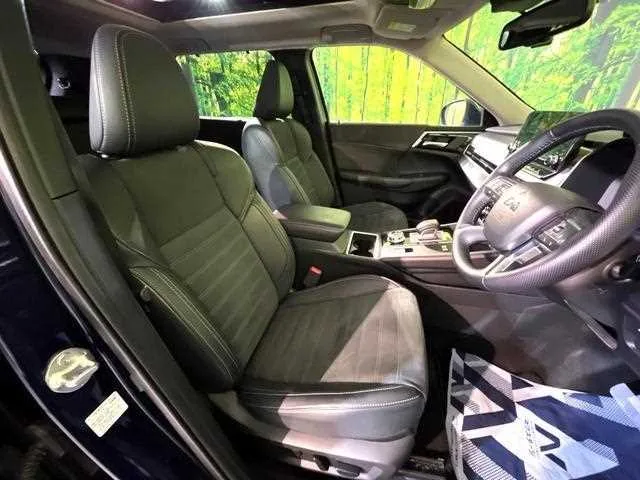 Mitsubishi Outlander 2023 — миниатюра 5