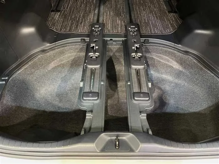 Toyota Alphard Hybrid 2022 — миниатюра 3