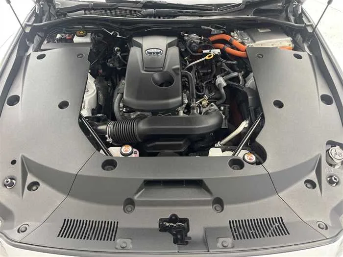 Toyota Crown Hybrid 2022 — миниатюра 2