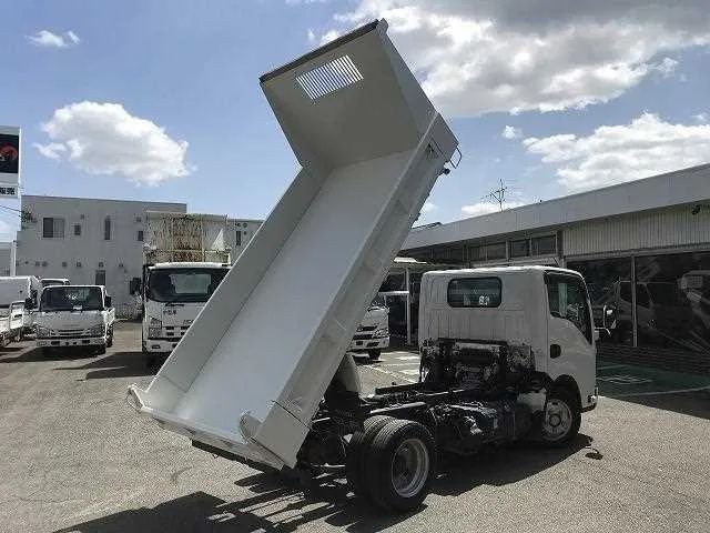 Isuzu Elf Truck 2023 — миниатюра 5