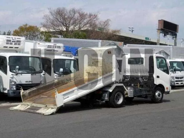 Hino Dutro 2022 — миниатюра 2