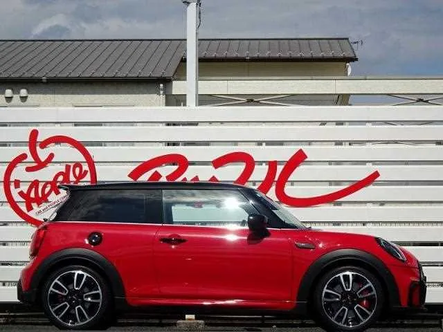 BMW MINI 2023 — миниатюра 2