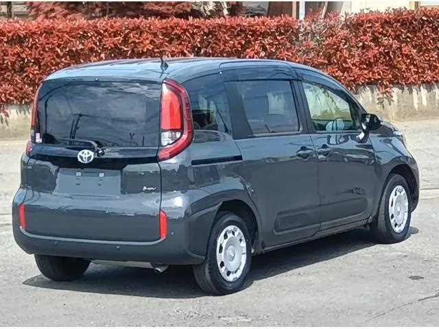 Toyota Sienta 2024 — миниатюра 2
